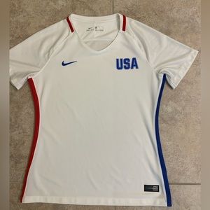 USA 2016 SOCCER JERSEY WOMENS SLIM FIT SZ MEDIUM